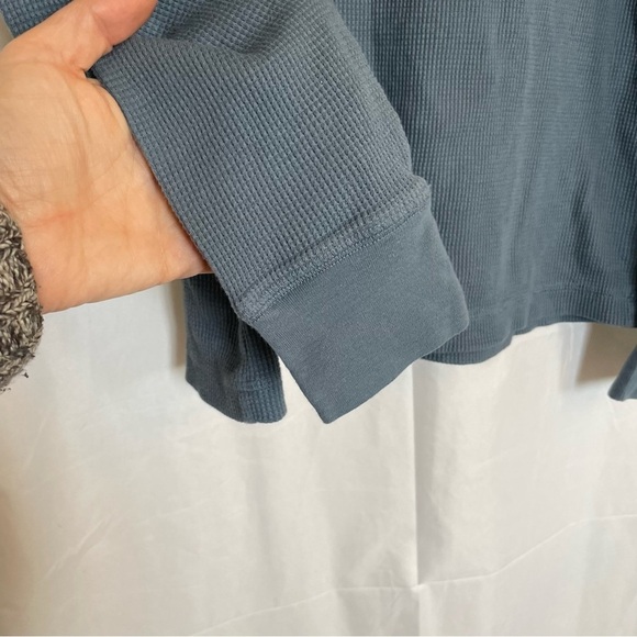 OLD NAVY Men’s Gray Blue Long Sleeve‎ Crew Neck Waffle Knit Shirt Size Small - Picture 5 of 10